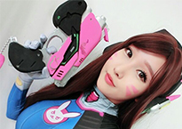 韩裔女主播爱上《守望先锋》 性感COS不输螺旋猫