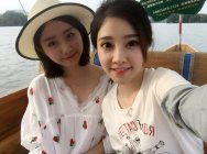 冯提莫被水友当面嘲讽太矮 淡定与其合影或为保一姐名声?