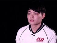 Dota2奇迹哥被队友调侃不认识Faker:你跟他比什么都不是