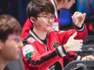 Faker遇5.5级地震仍淡定直播 还以为是Wolf摔了一跤