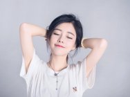 LOL冯提莫又上报纸了 传播正能量获多方点赞 网友:我发姐呢